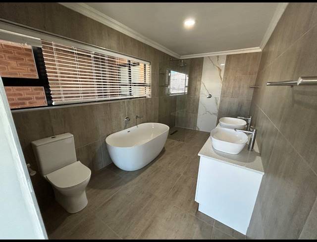 4 BEDROOM HOUSE FOR SALE IN WAVECREST